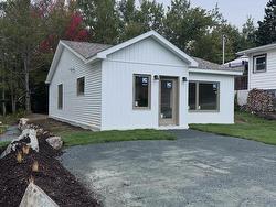 33 Waynewood Drive  Dartmouth, NS B2W 1G1