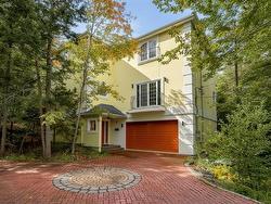 12 Falcon Place  Halifax, NS B3M 3R4