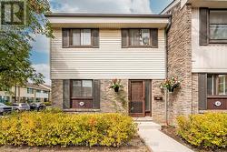 42 - 2779 GANANOQUE DRIVE  Mississauga, ON L5N 2E4