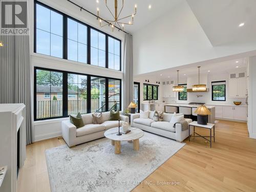 260 Kent Crescent, Burlington, ON 