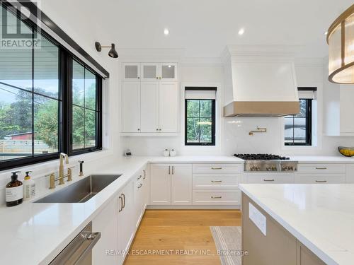 260 Kent Crescent, Burlington, ON 