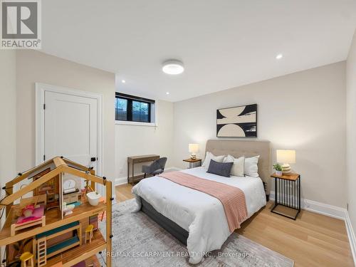 260 Kent Crescent, Burlington, ON 