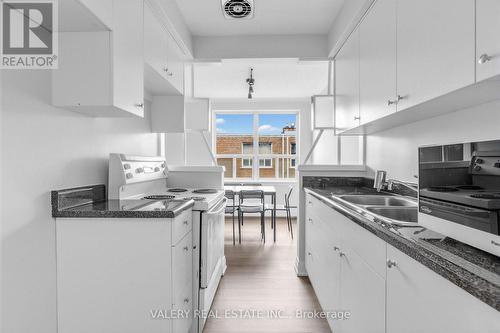 5 - 12 WESTGATE BOULEVARD , Toronto, Ontario M3H 1N6 4