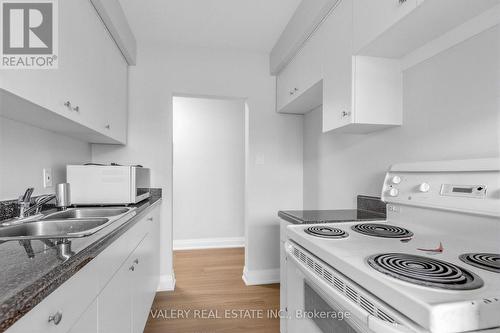 5 - 12 WESTGATE BOULEVARD , Toronto, Ontario M3H 1N6 5