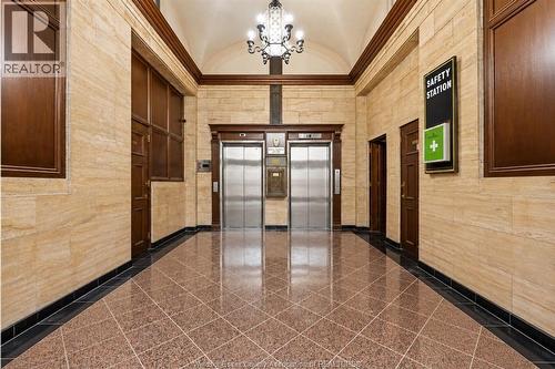 267 PELISSIER STREET Unit# 402 , Windsor, Ontario N9A 4K2 5