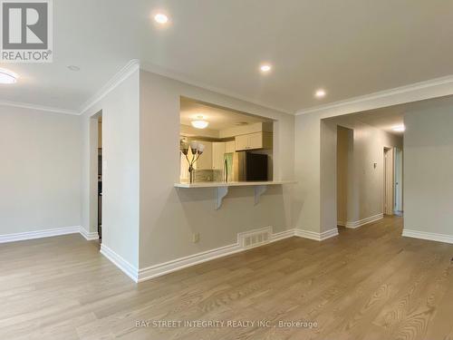 207 MAPLE AVENUE , Richmond Hill, Ontario L4C 2J4 5