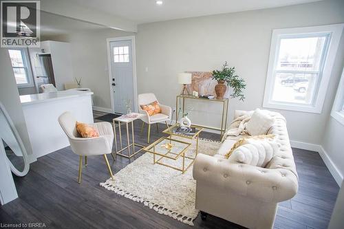 20 PARK Avenue E , Brantford, Ontario N3S 2Z2 5
