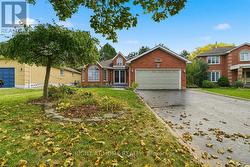 5 ST JOHN'S COURT  Uxbridge, ON L9P 1M3