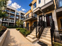 206 - 140 CANON JACKSON DRIVE  Toronto, ON M6M 0B9