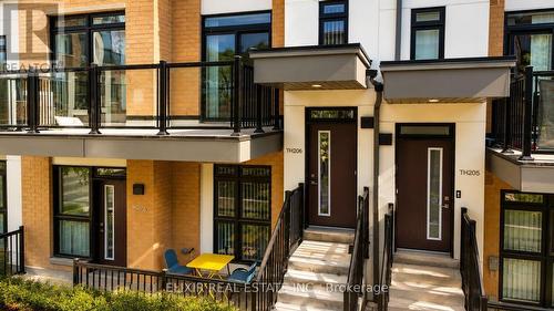 206 - 140 CANON JACKSON DRIVE , Toronto, Ontario M6M 0B9 4