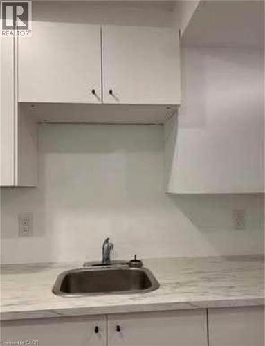 3 INNSWOOD Place Unit# Lower , Hamilton, Ontario L8W 2V3 4