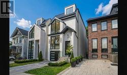 10 WHEELER AVENUE  Toronto, ON M4L 3V2