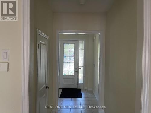 25 PAPER MILLS CRESCENT , Richmond Hill, Ontario L4E 0V5 2