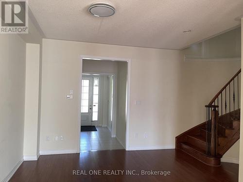 25 PAPER MILLS CRESCENT , Richmond Hill, Ontario L4E 0V5 3