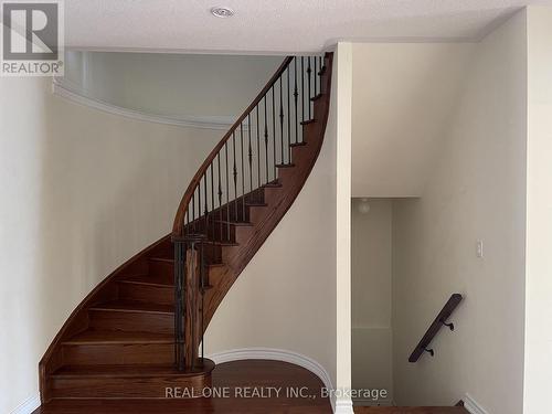 25 PAPER MILLS CRESCENT , Richmond Hill, Ontario L4E 0V5 4