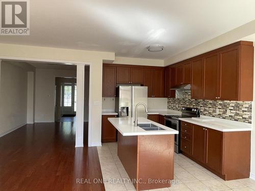 25 PAPER MILLS CRESCENT , Richmond Hill, Ontario L4E 0V5 5