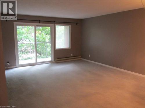 5 NIAGARA Street Unit# 203 , Grimsby, Ontario L3M 5A3 4
