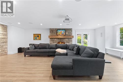 2376 8 Sideroad, Burlington, ON 