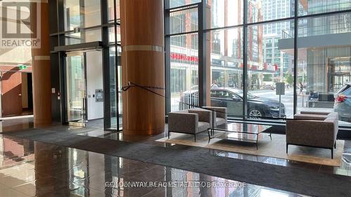 909 - 17 BATHURST STREET , Toronto, Ontario M5V 0N1 3