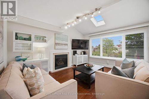 Family room overlooking the backyard - 5923 Tweed Court, Mississauga, ON 