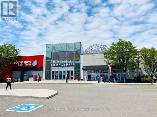 Shopping at your footsteps! - 5923 Tweed Court, Mississauga, ON 