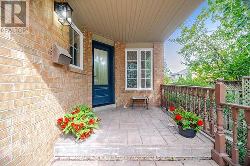 Extended front porch - 5923 Tweed Court, Mississauga, ON 