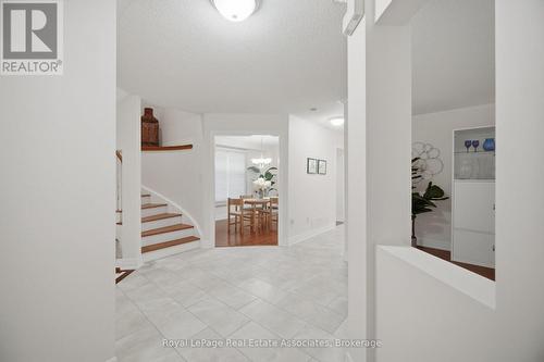 Welcoming front foyer - 5923 Tweed Court, Mississauga, ON 