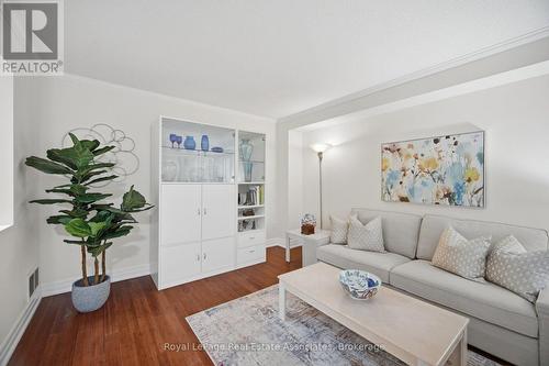 Separate living room - 5923 Tweed Court, Mississauga, ON 