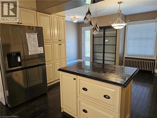 326 ERIE Avenue , Brantford, Ontario N3S 2H8 4