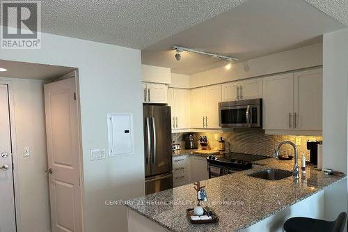 2009 - 125 WESTERN BATTERY ROAD , Toronto, Ontario M6K 3R8 3