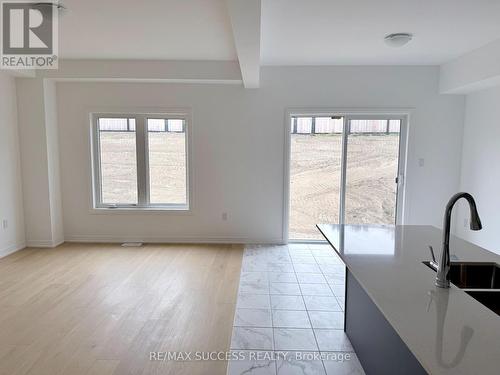 89 FLAN BOULEVARD , Barrie, Ontario L9J 0E1 3