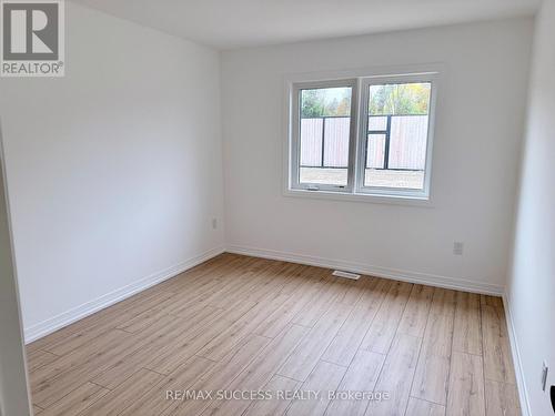 89 FLAN BOULEVARD , Barrie, Ontario L9J 0E1 4