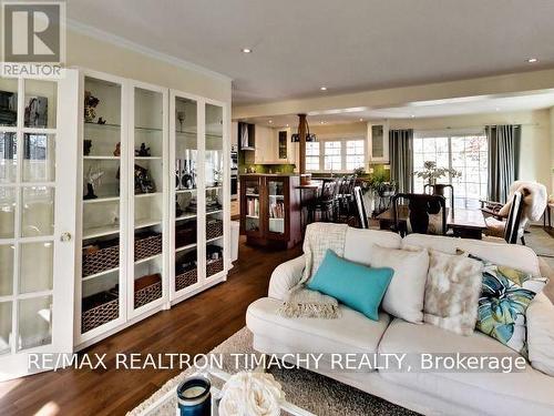 61 THIRTY SEVENTH STREET , Toronto, Ontario M8W 3L7 5