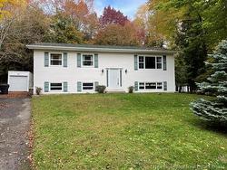 29 Milne ST  Rothesay, NB E2E 1Y7