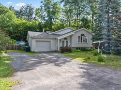 112 Av. des Pins Lavaltrie, QC J5T 1S8