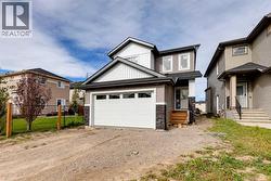 844 Hampshire Crescent NE  High River, AB T1V 0E4
