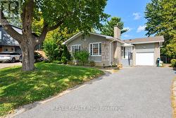 2213 CIRCLE PLACE  Ottawa, ON K1G 3E2
