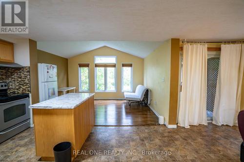 971 CREEKSIDE DRIVE , Waterloo, Ontario N2V 2W5 4