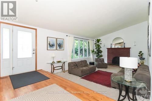85 CROWNHILL STREET , Ottawa, Ontario K1J 6W9 3