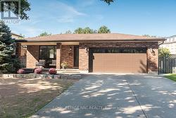 7979 OAKRIDGE DRIVE  Niagara Falls (Mt. Carmel), ON L2H 2W1