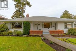 1280 Tracksell Ave  Saanich, BC V8P 2C9