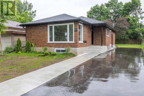 MAIN - 890 WELLER STREET , Peterborough (Monaghan Ward 2), Ontario K9J 4X8 3