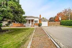 428 MAPLE LEAF DRIVE  Toronto, ON M6L 1P7