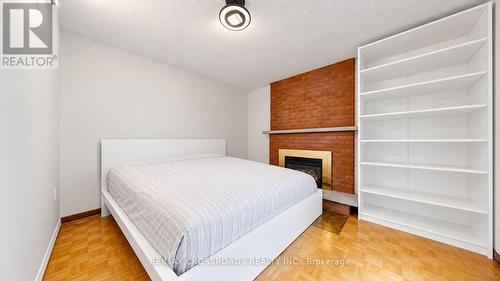 5 - 106 STILECROFT DRIVE , Toronto, Ontario M3J 1A9 5