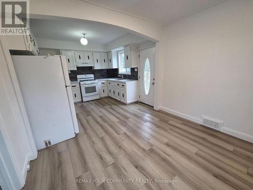 999 CALEDONIA ROAD , Toronto, Ontario M6B 3Y9 3