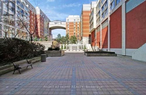 315 - 222 THE ESPLANADE , Toronto, Ontario M5A 4M8 5
