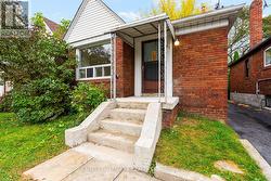 31 THORA AVENUE Toronto, ON M1L 2P7