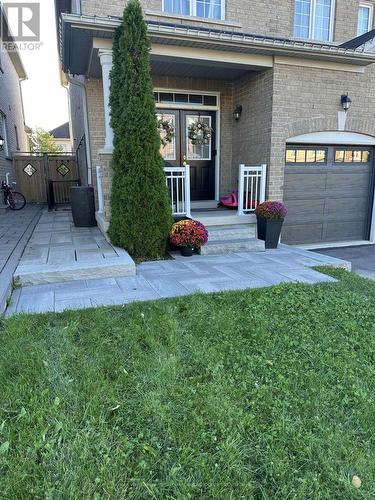 52 HEREFORDSHIRE CRESCENT , Newmarket, Ontario L9N 0B7 2