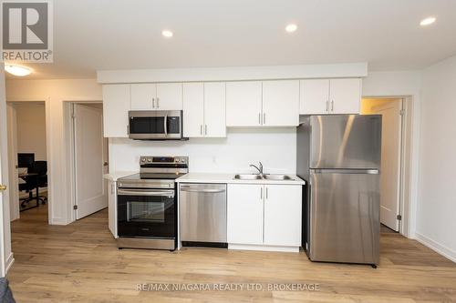 4263 FOURTH AVENUE , Niagara Falls (Downtown), Ontario L2E 0C2 4