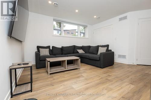 4263 FOURTH AVENUE , Niagara Falls (Downtown), Ontario L2E 0C2 5